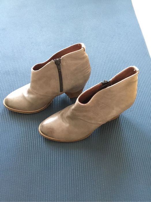 Skórzane botki na obcasie Clarks z TK Maxx