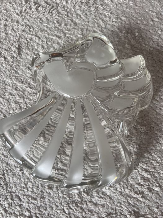 Prato com anjo a tocar flauta