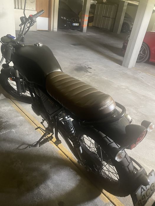 Vendo mota UM Renegade X-Naked Coffee 125cc (2022)