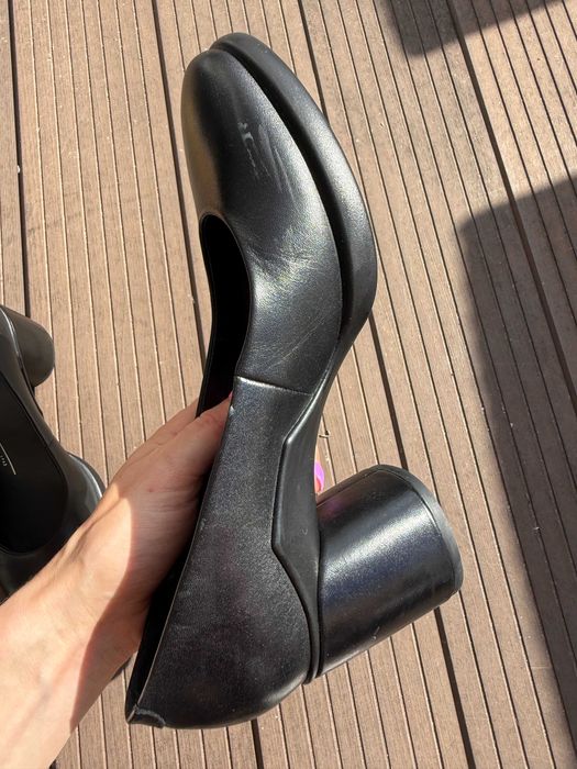 Sapatos ECCO em Pele Preta com Salto – Tamanho 38