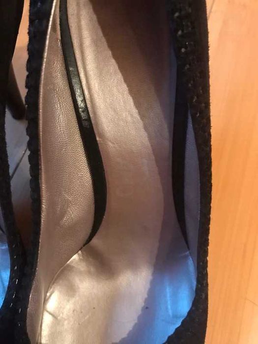 Eleganckie zamszowe czarne szpilki