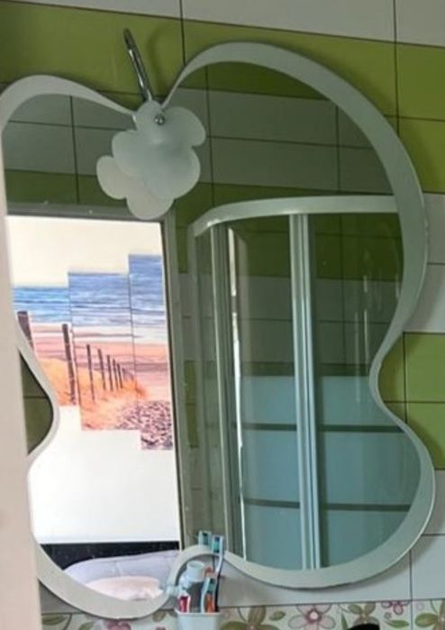 Móvel Casa de banho com lavatório + espelho + torneiras