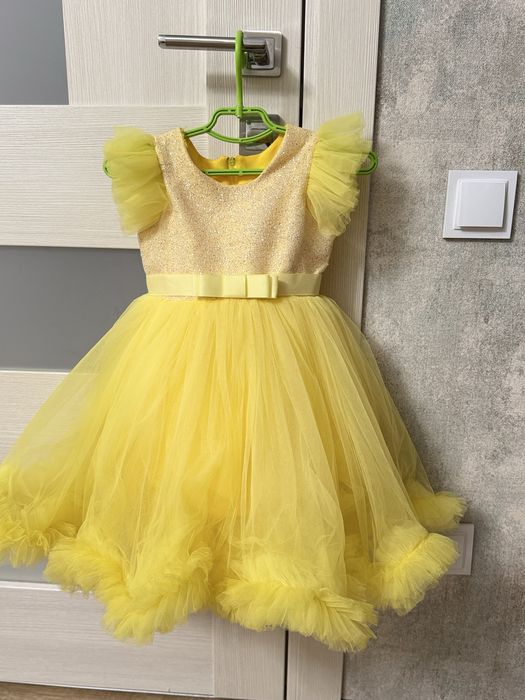 Платье нарядное ,для утренника 4-5 лет