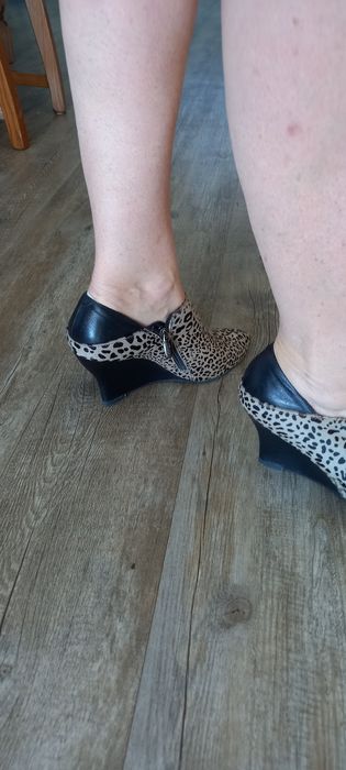 Ботильоны из натуральной кожи пони с анималистичным рисунком и замшевы