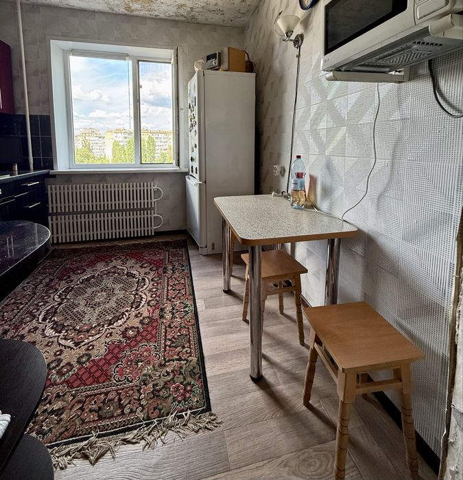 Продам 2 ком. 1 мкрн. Левый берег