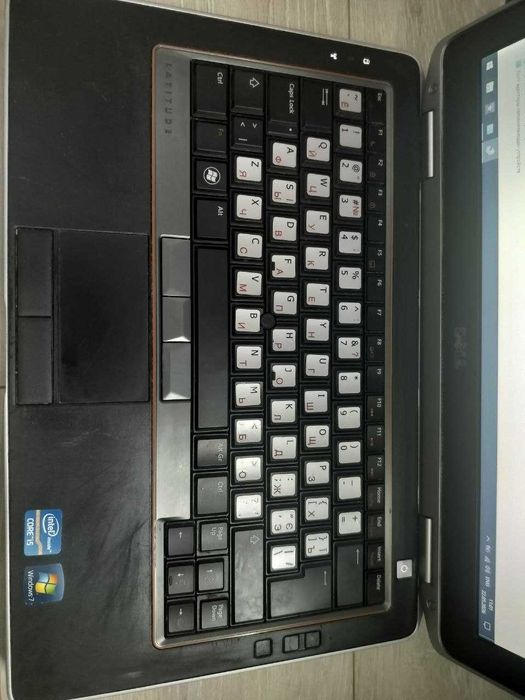 Ноутбук Dell Latitude E6320 / i5-2520M/4GB/HDD 320GB