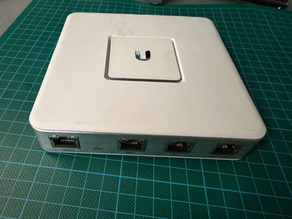 Ubiquiti UniFi Security Gateway 3P e Cloud Key