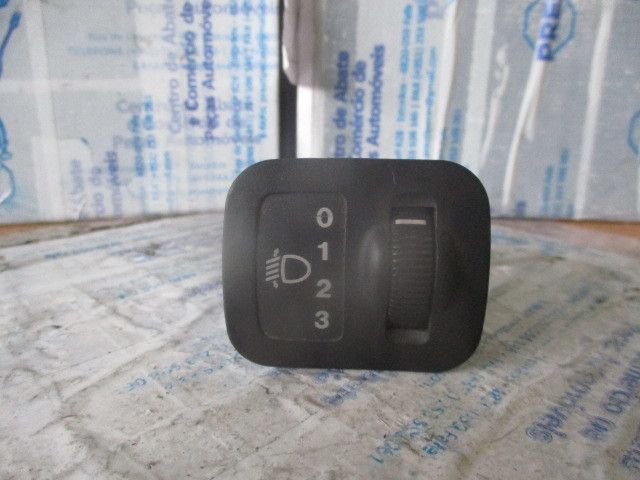 Botão / interruptor de luzes ROVER 600 (RH)