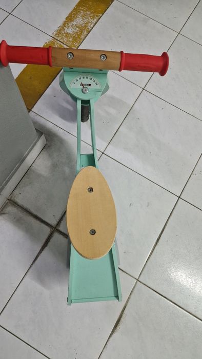 Bocicleta de madeira criança