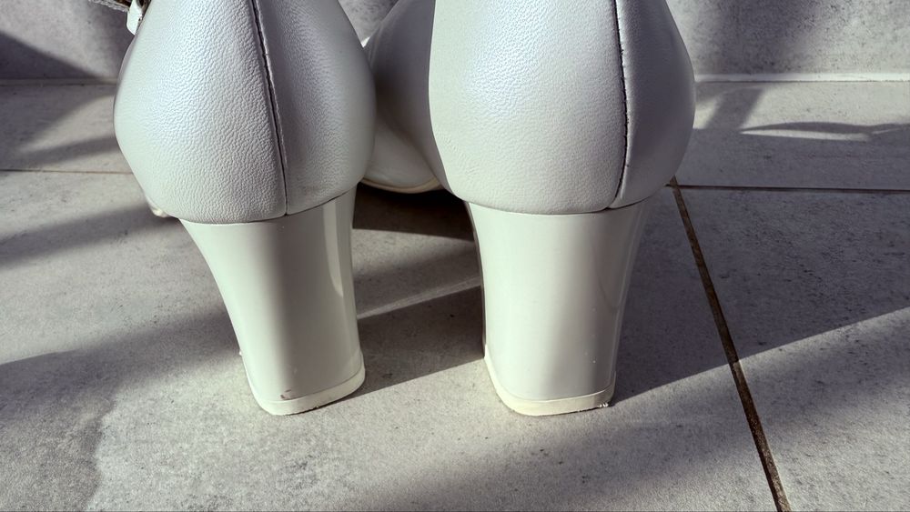 Buty ślubne z koziej skóry