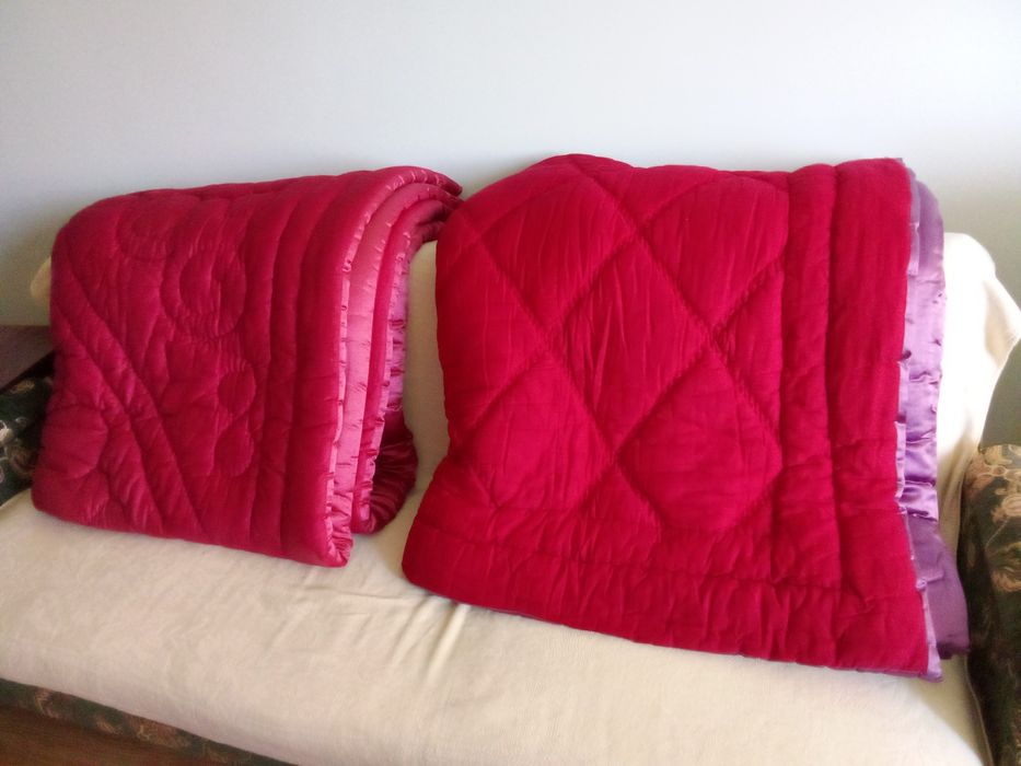 Атласна ватна ковдра - 1,95м. × 1,60м.. Товщина - 3-4см.