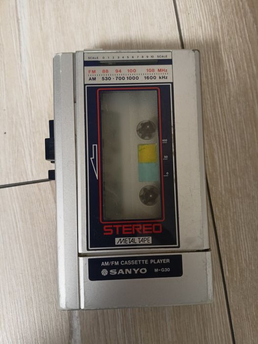 Вінтажний касетник фірми SANYO