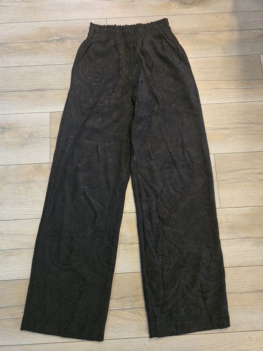 Spodnie jak r.S
Piękne i wygodne 

Wymiary na zdjęciach