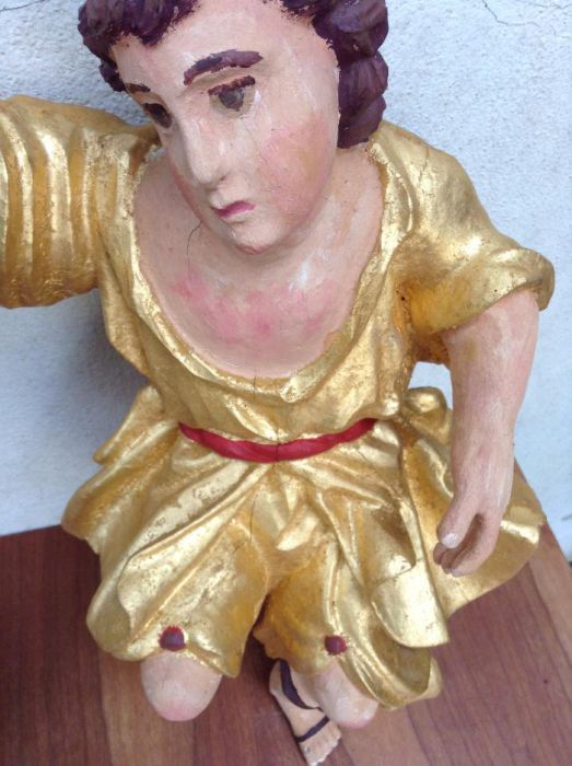 Par imagens Serafins madeira castanho dourados