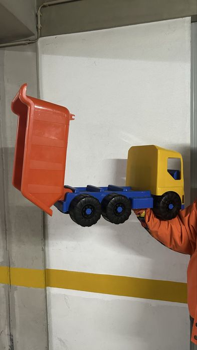 Camião de plástico grande made in Portugal