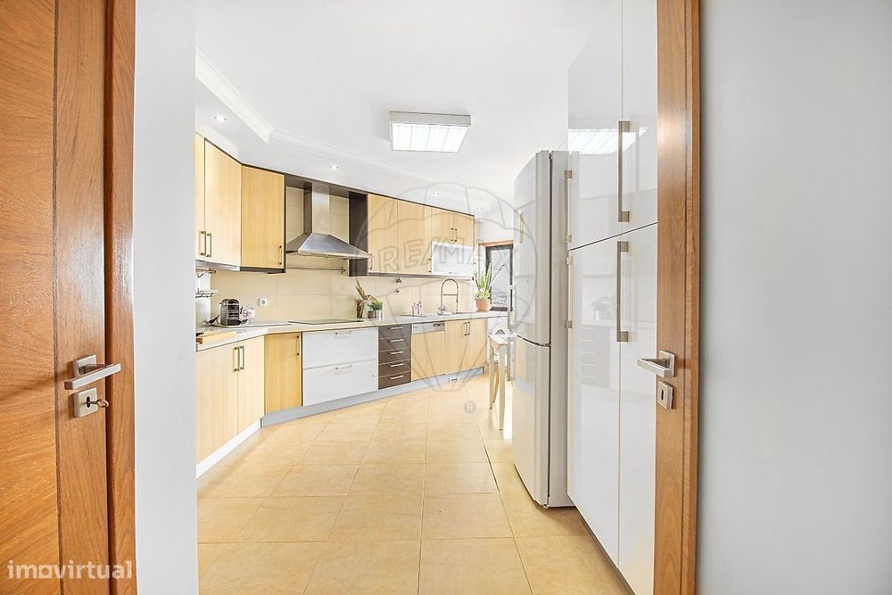 Apartamento T4 para arrendamento