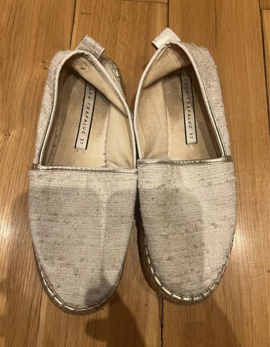 Kremowe espadryle ze złotą nitką