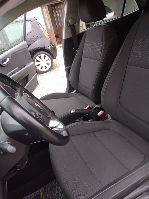 Kia Rio 1.2 a gasolina