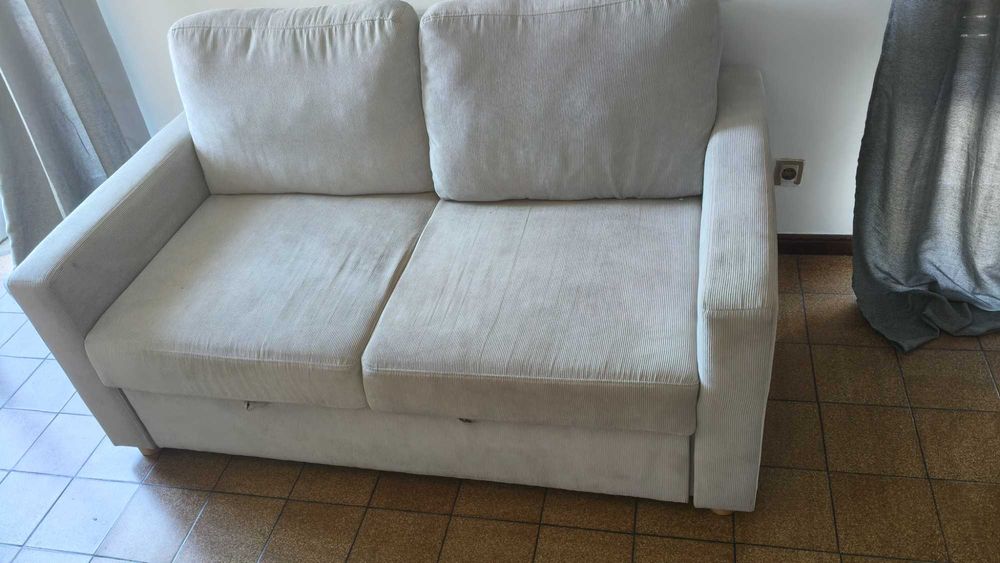 Sofa 3 pessoas/ cama praticamente novo 1ano de uso ainda com fatura