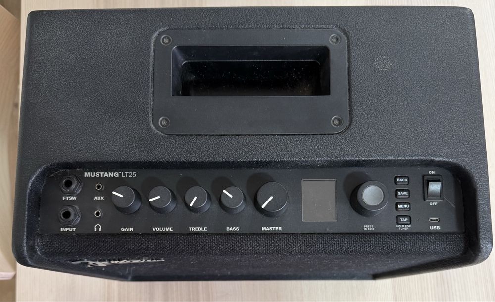 Amplificador Fender Mustang LT25
