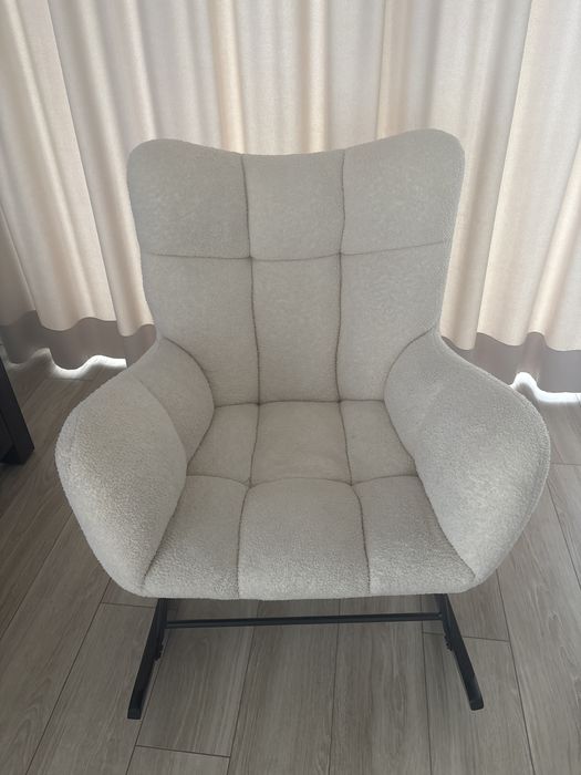 Fotel bujany beżowy