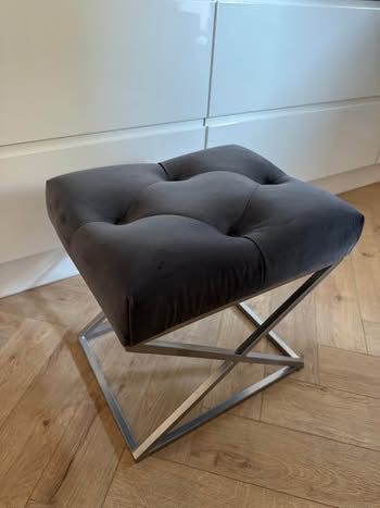 Pufa glamour szaro srebrna elegancka