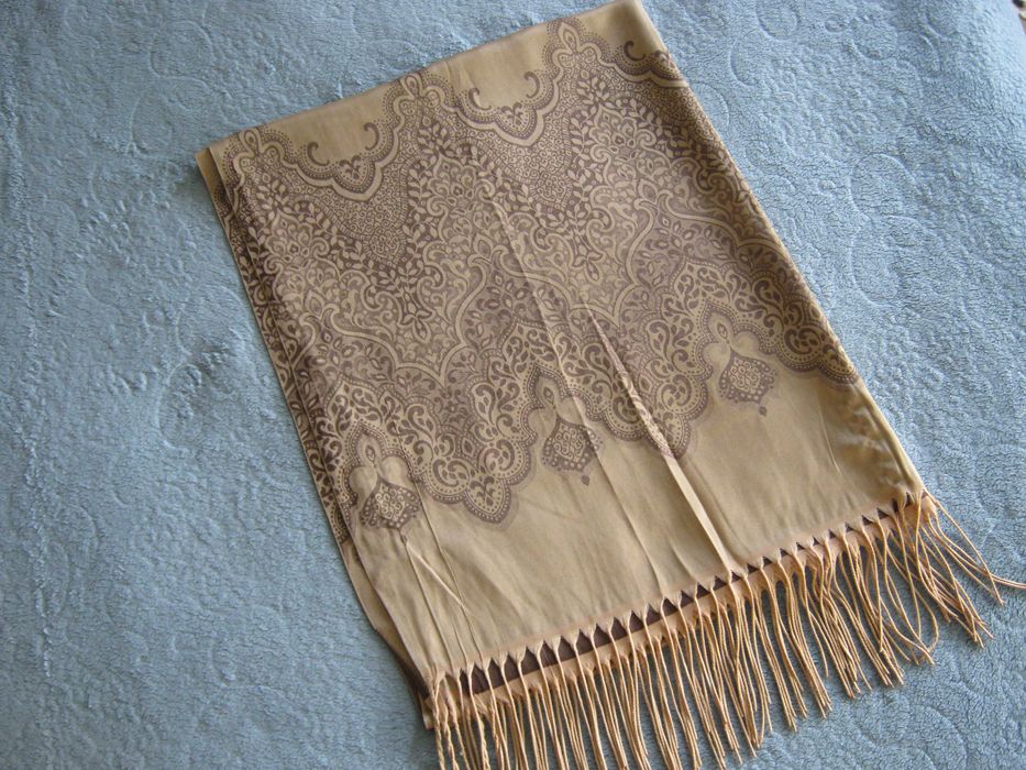 Красивые шелковые шарфы