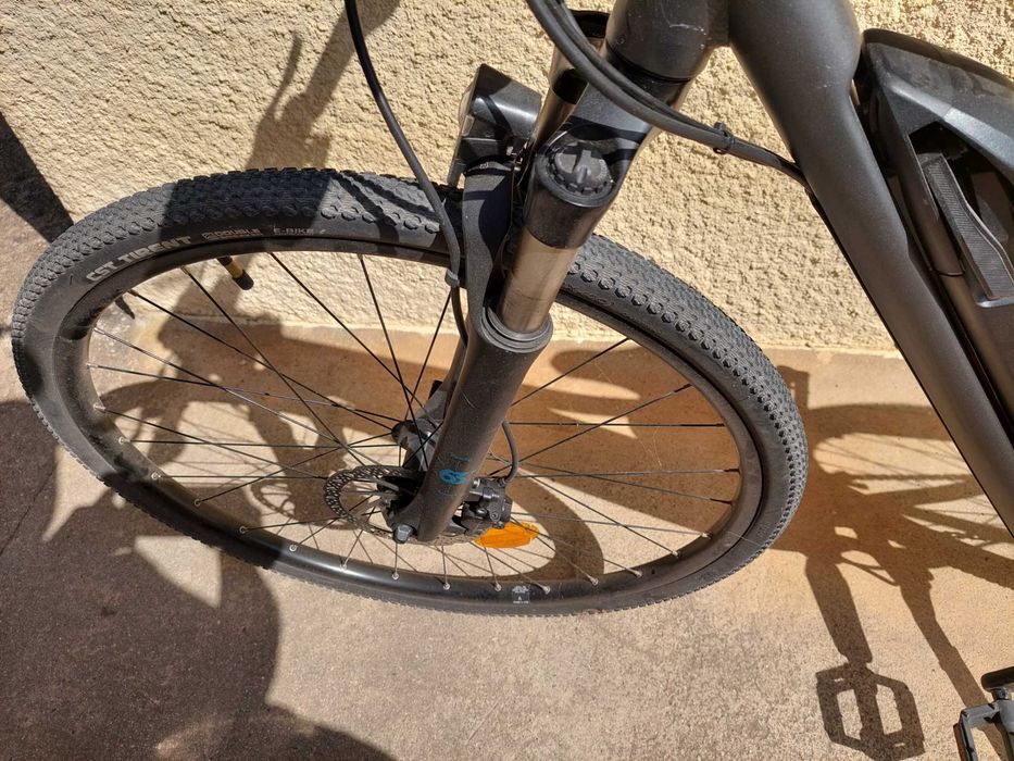 Bicicleta Trekking Riverside, elétrica com 2,5 anos, pouco uso.