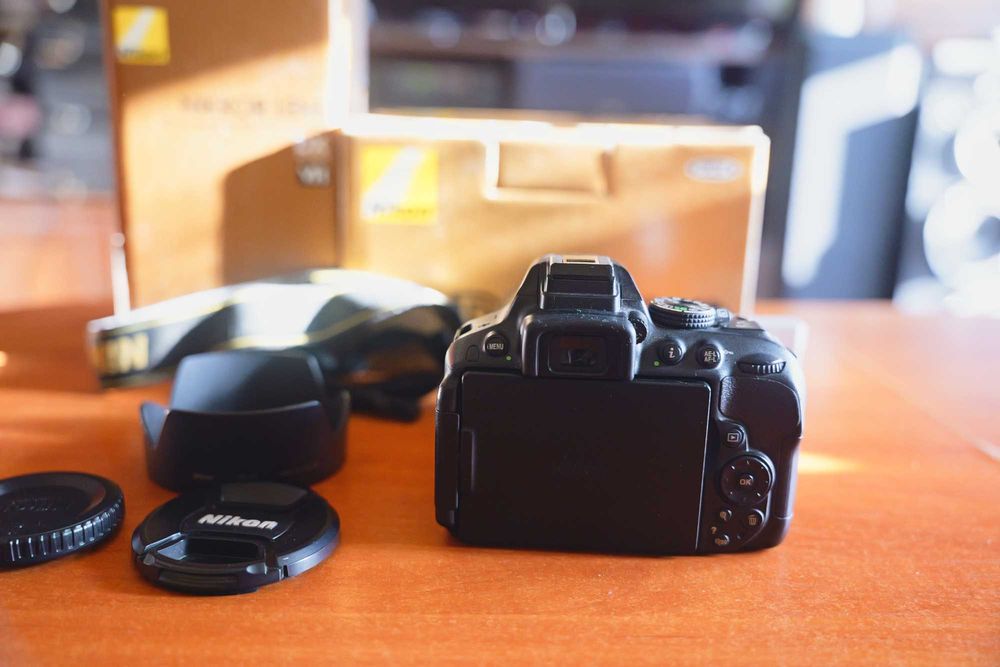 Lustrzanka Nikon D5300 korpus + obiektyw 18-105