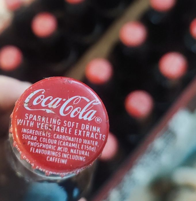 28 butelek coca cola dla kolekcjonera ze skrzynka