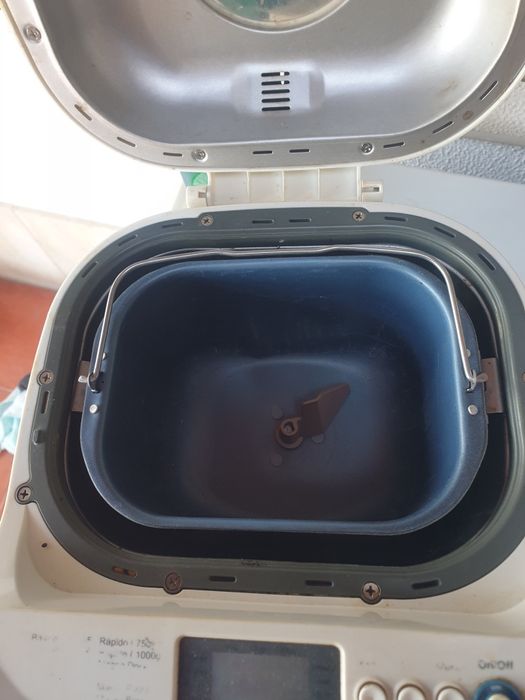 Maquinas de fazer pao e fazer sopa