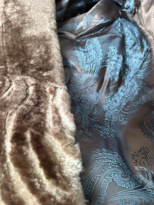 Мутонова шуба з норкою