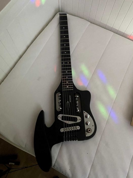Traveler Guitar Speedster Standard Gloss Black