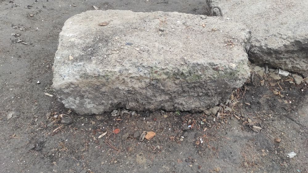 Бетонні фундаментні блоки