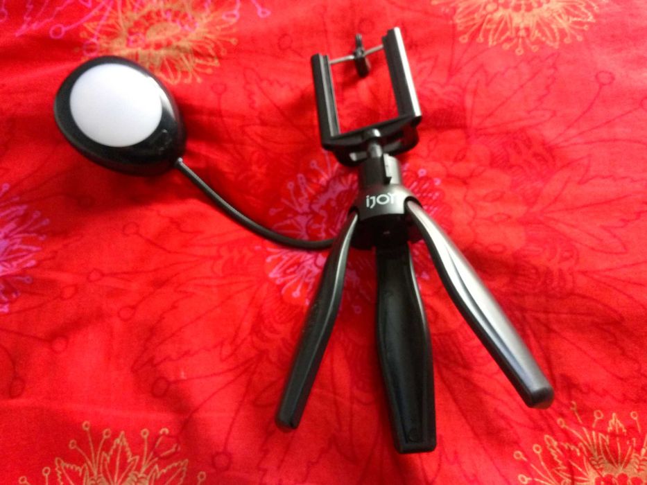 Mini statyw na telefon z lampą LED