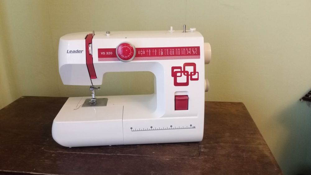 Продам швейную машинку liader vs 320