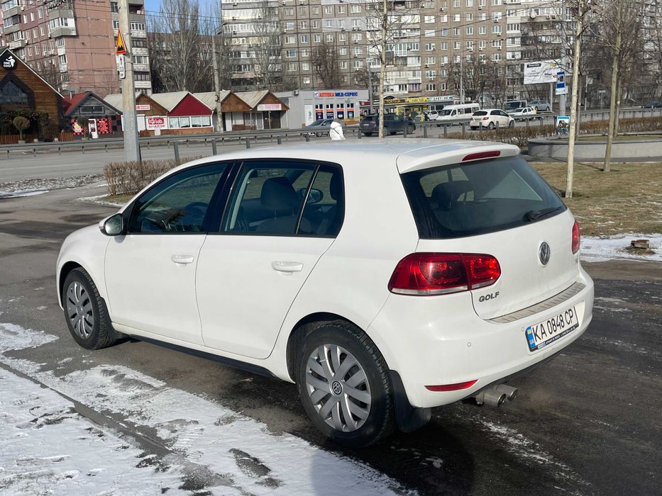 Volkswagen Golf VI   2011г