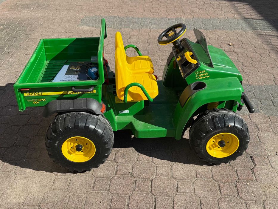 John Deere Gator