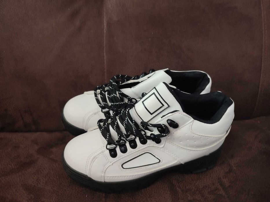 Białe buty sneakersy na platformie