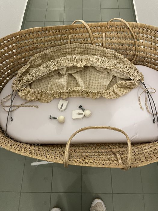 Berço em verga com suporte