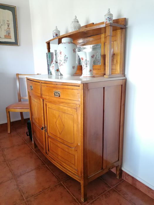 Aparador antigo de sala