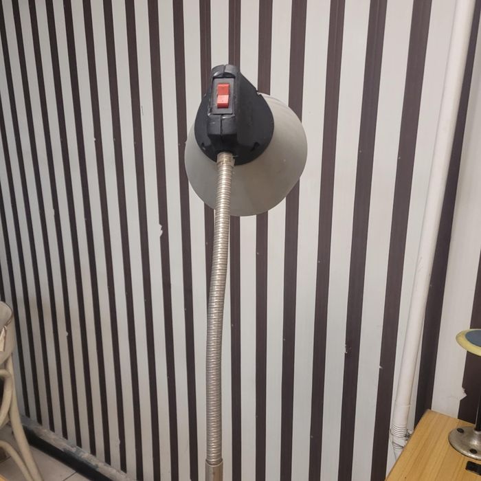 Sprzedam lampę do mocowania przy czym się chce .