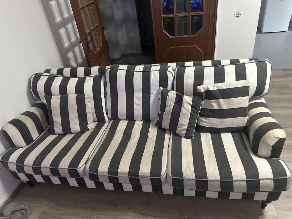 Conjunto de 2 sofas e 1 de tres lugares