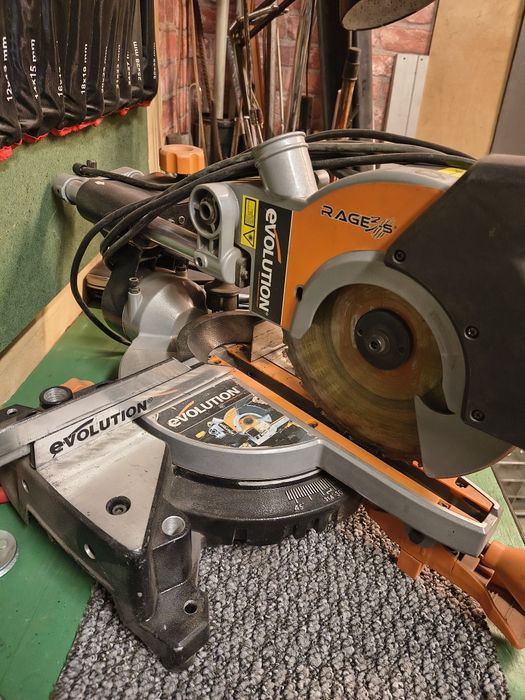 Ukośnica przecinarka Evolution Rage 210mm