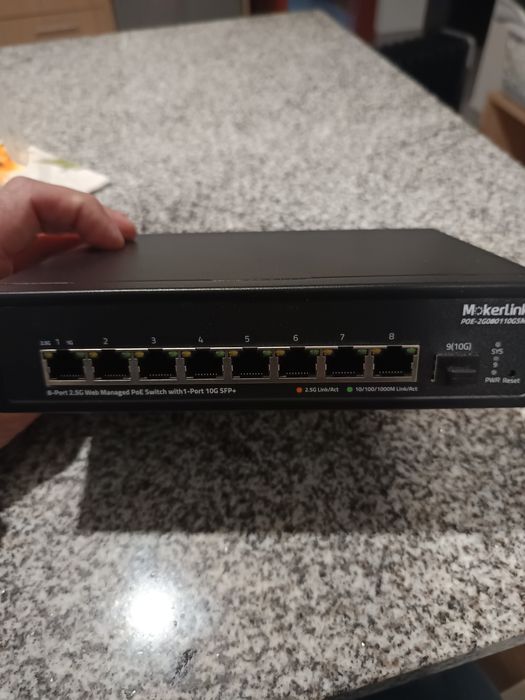 Switch gerenciável MokerLink de 8 portas 2.5G

PoE