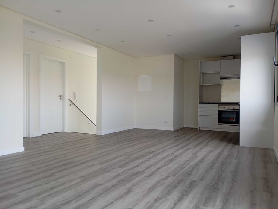 Apartamento T2  em moradia nova a estrear  - São Domingos Rana - 3 Min. A5 - Praias Várias
