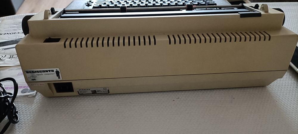 Máquina escrever Facit