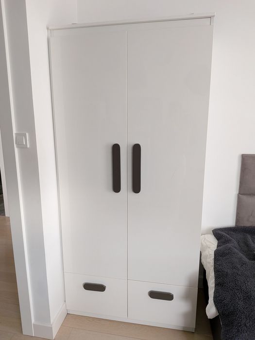 Szafa i komoda z szufladami
