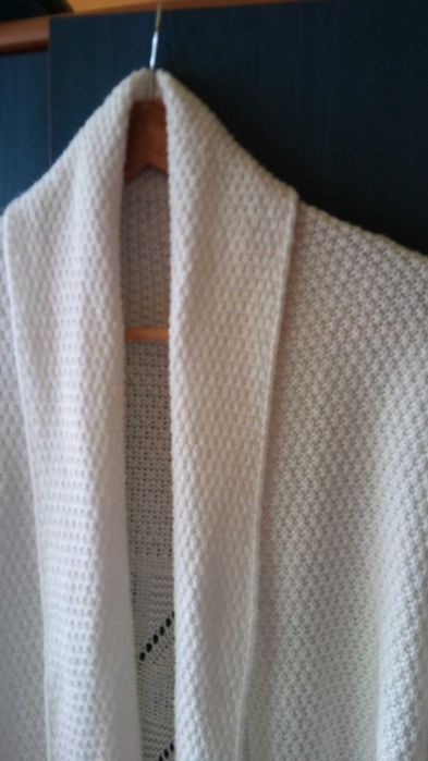 Narzutka L biała sweterek