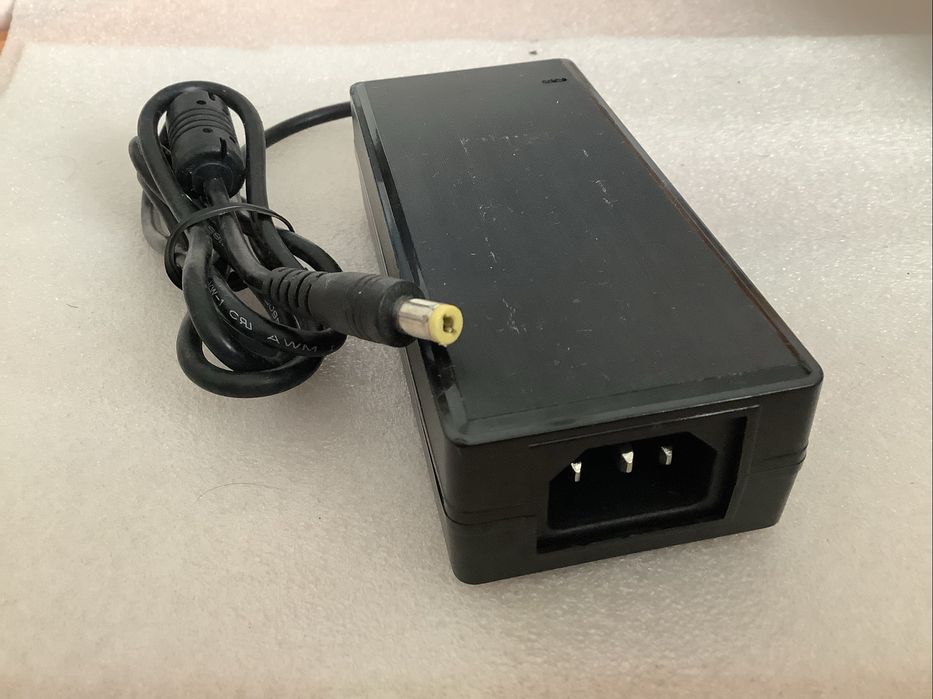 AC adaptador - Carregador computador portatil FJ-SW20171.90342.0 19V